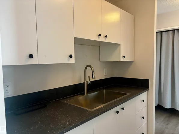 13910 Stony Plain Rd NW #601, Edmonton, AB T5N 3R2