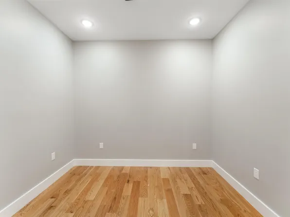 230 Griffith Street image 17 of 23