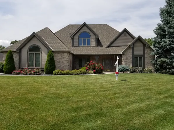 201 Crabapple Ln #8, Ottawa, OH 45875