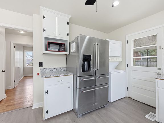 4th image of 4126 Oakridge Dr