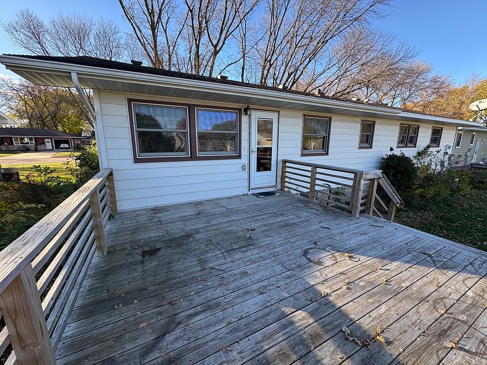 2nd image of 625 3rd Ave NE