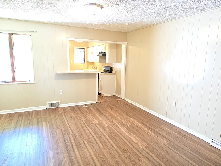 214 Wright St — Photo 5