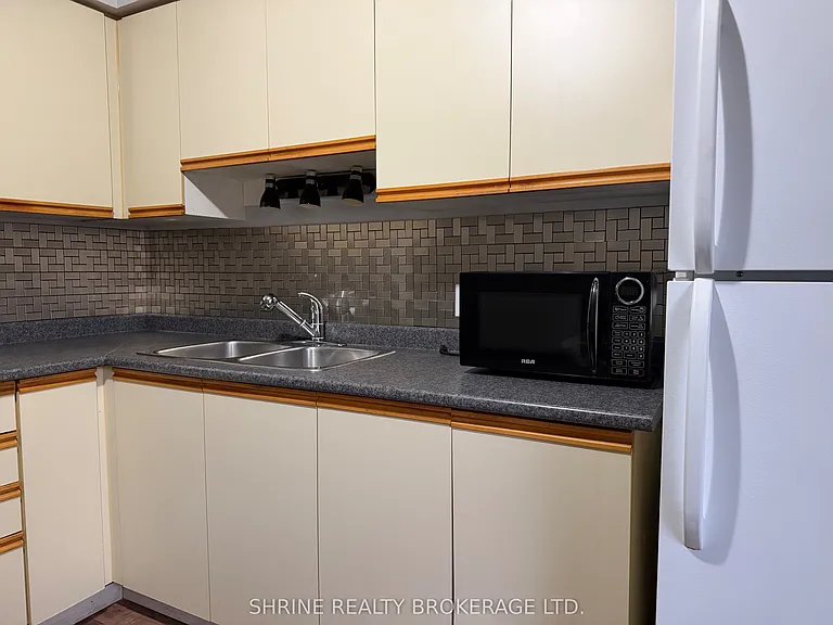 110 Deveron Cres #15 — Photo 10