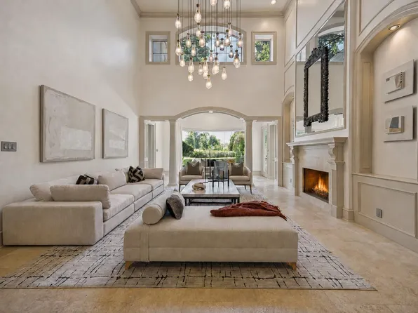 918 Huntington Cv, Houston, TX 77063