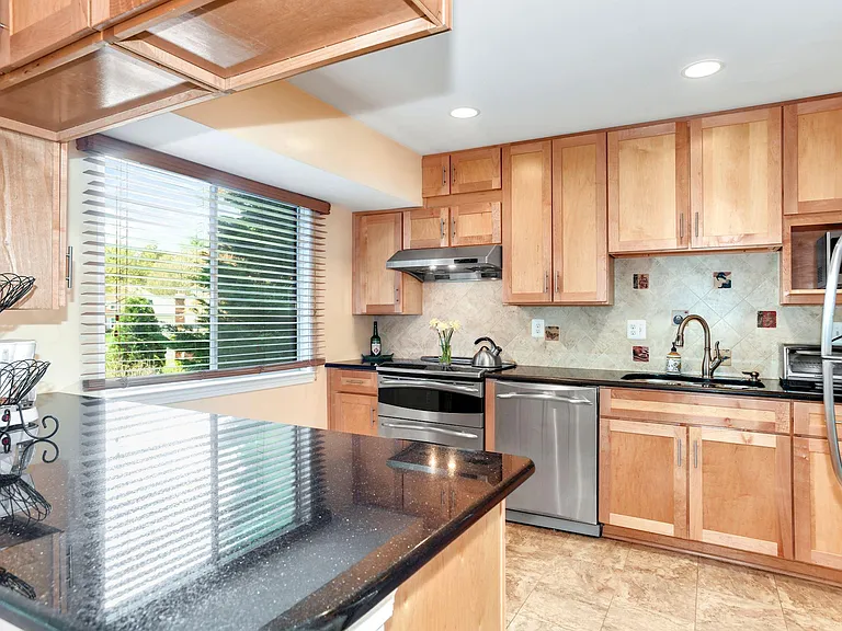 6 Grovepoint Ct — Photo 11