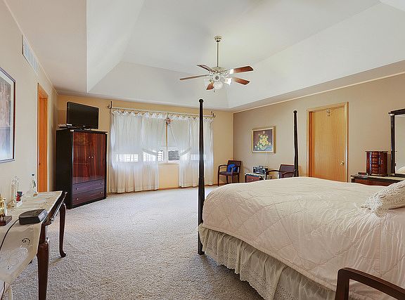 5th image of 9150 Christina Dr