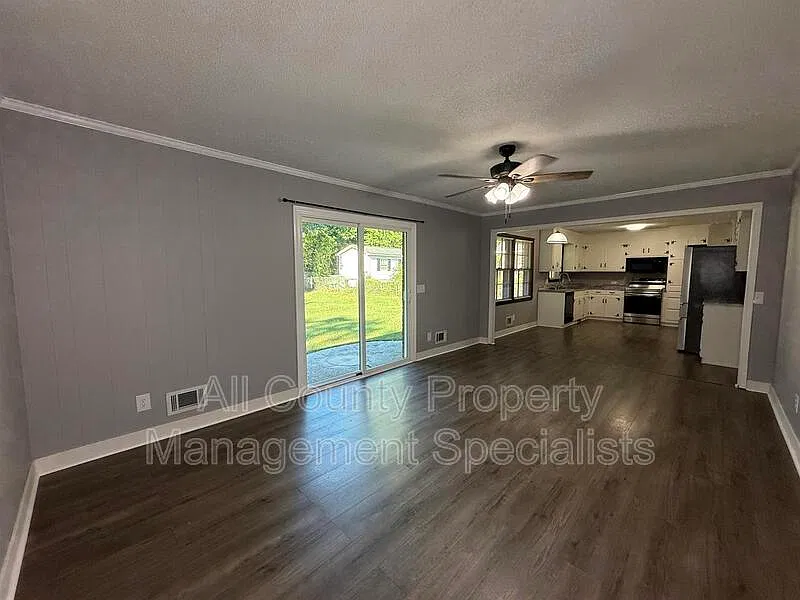 4 bed, 2.0 bath, 1581 sqft, $2,050 — Photo 4