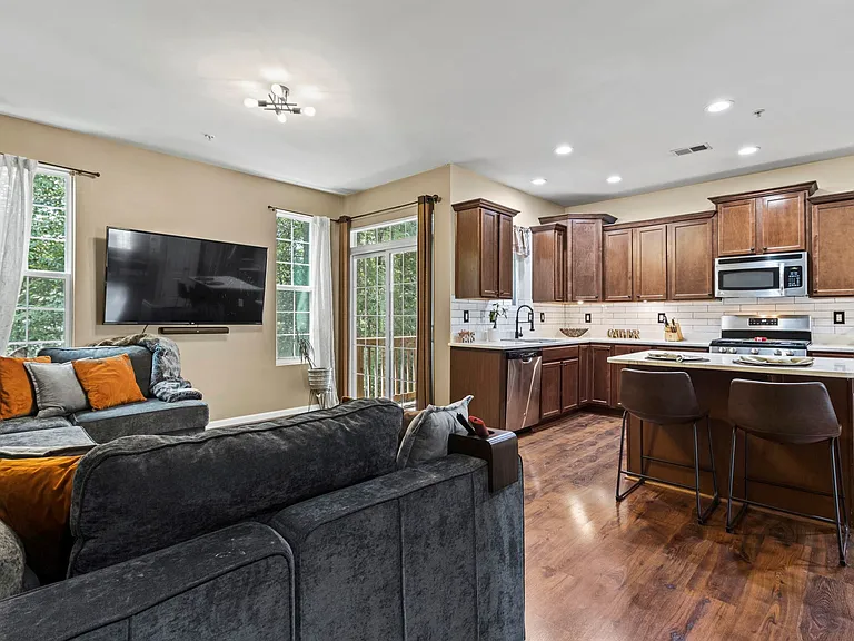 7526 Stonehouse Run Dr — Photo 13