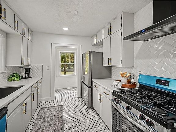 4th image of 5000 Blue Ridge Blvd