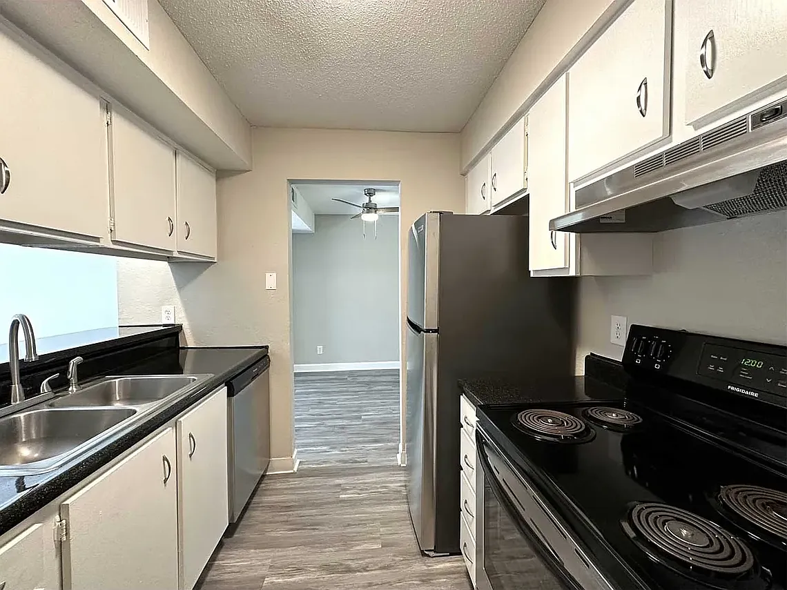 Hunters Glen Apartments — Photo 1