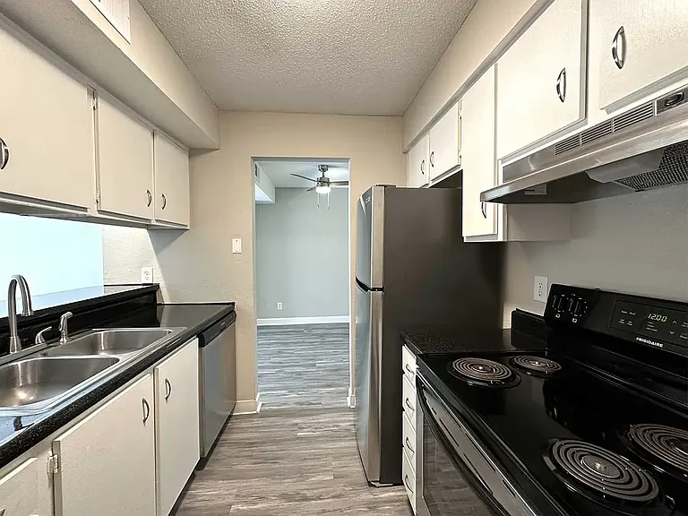 Hunters Glen Apartments — Photo 1