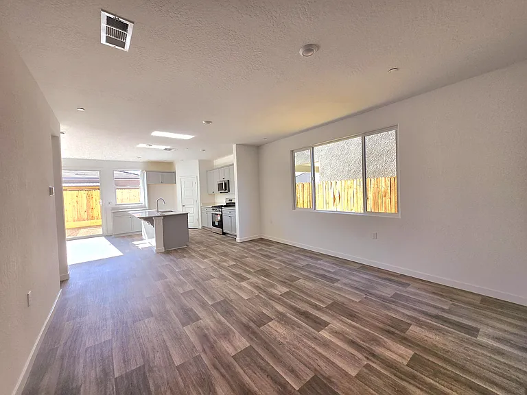 Pioneer Dr W — Photo 13