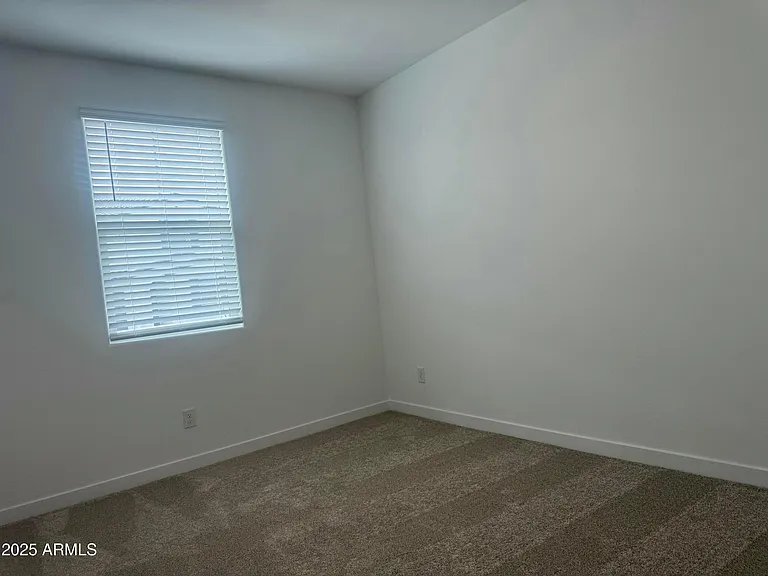 2890 E Frontiersman Ln — Photo 10