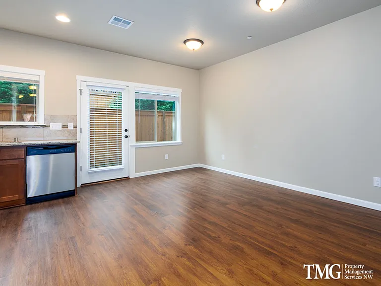 Garage, Backyard, 3 Bedroom - Now Leasing — Photo 2