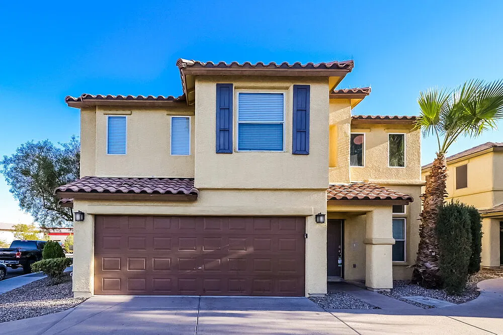 3 bed, 2.5 bath, 1644 sqft, $3,040 — Photo 1