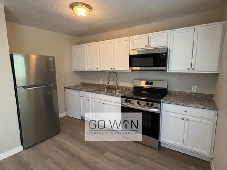 1537 W Pierce St — Photo 12