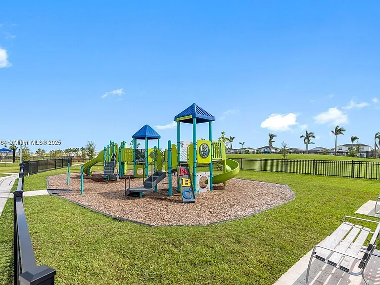 13138 Valletta Way #21-211 — Photo 33