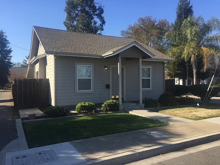634 Eucalyptus Ave — Photo 1