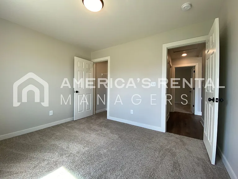 6228 Burbank Crossing Loop — Photo 23