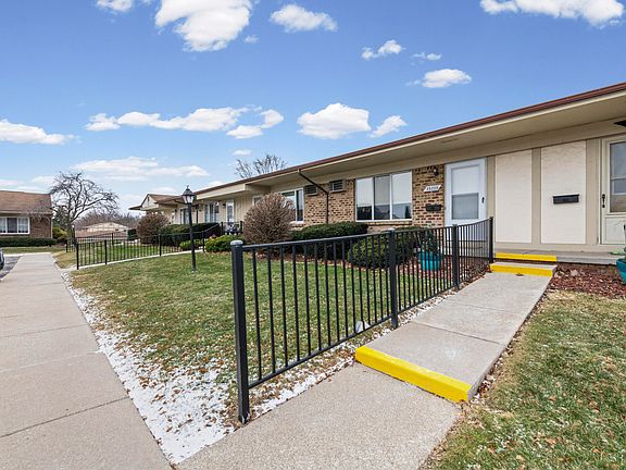 3rd image of 25229 Franklin Ter #5