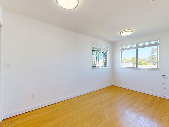4th image of 1085 S Van Ness Ave #304