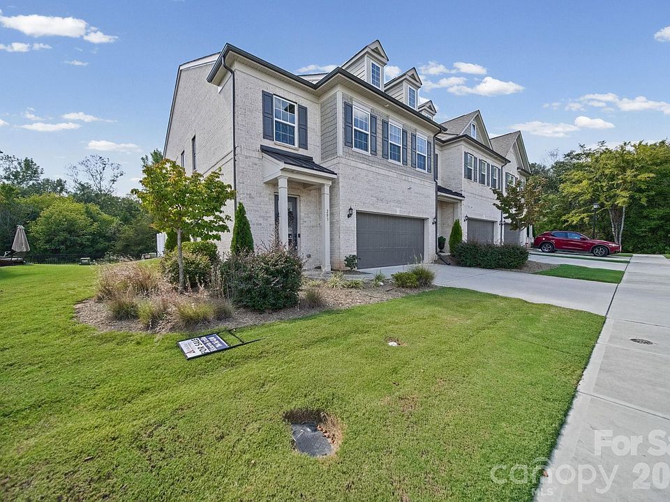 1st image of 203 Heathbrook Ln