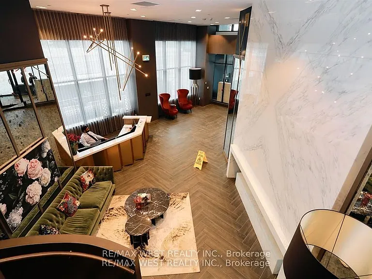 395 Dundas St W #822 — Photo 38