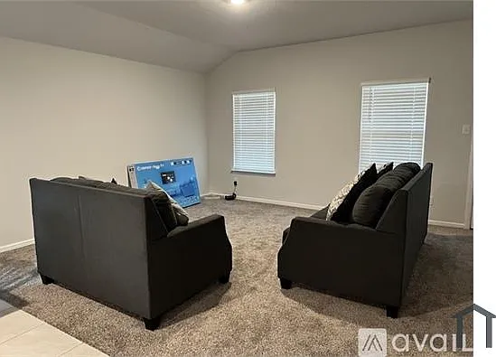 4 bed, 2100 sqft, $3,000 — Photo 3