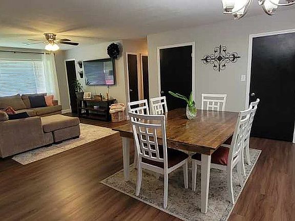 3rd image of 1004 S Prospect Cir
