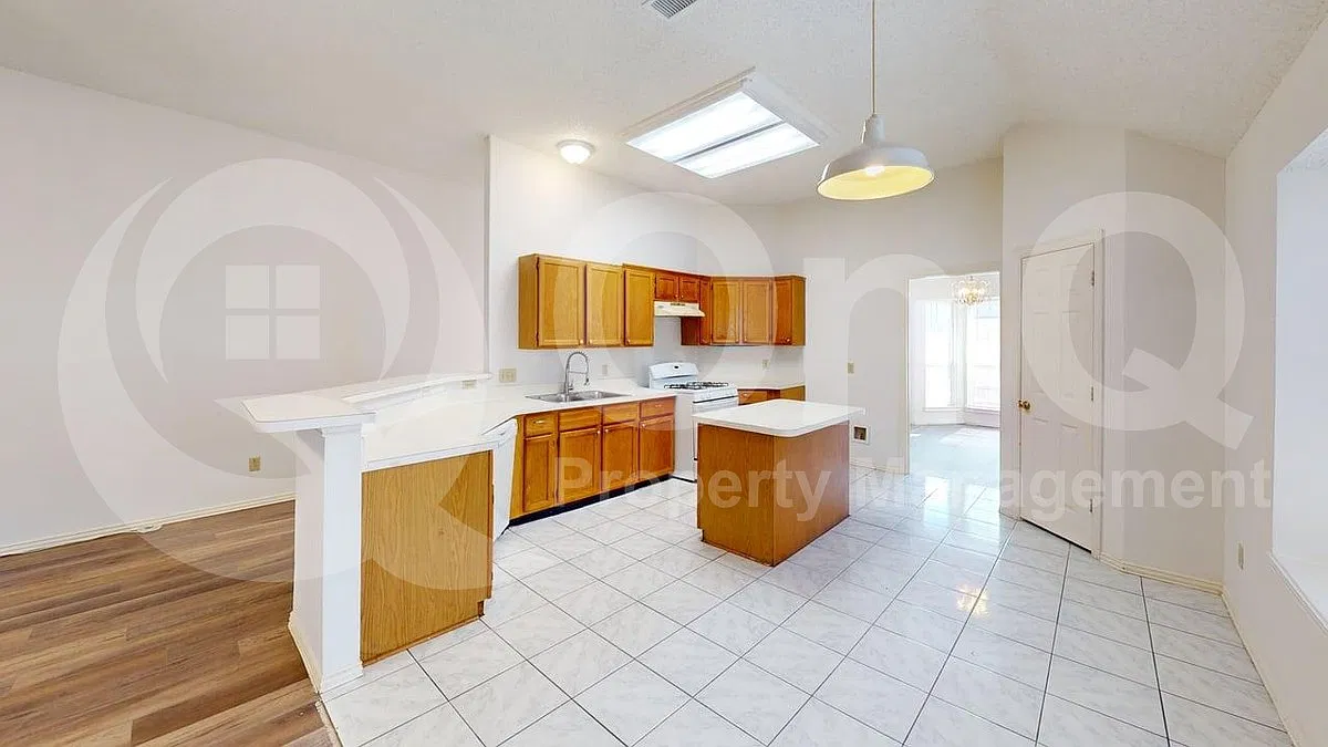 3 bed, 2.0 bath, 1771 sqft, $2,099 — Photo 4