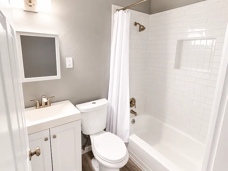 610 Clark St #3 — Photo 3