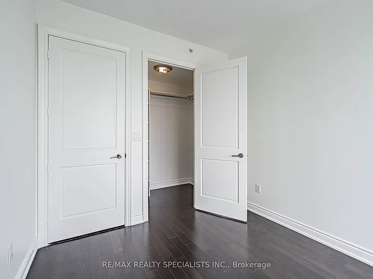 388 Yonge St #7105 — Photo 34
