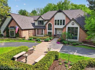 115 W Hickory Grove Rd, Bloomfield Hills, MI 48304