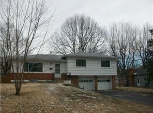 7511 Maple Ln, Raytown, MO 64138