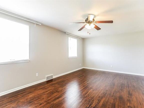 5th image of 8534 Barkley St