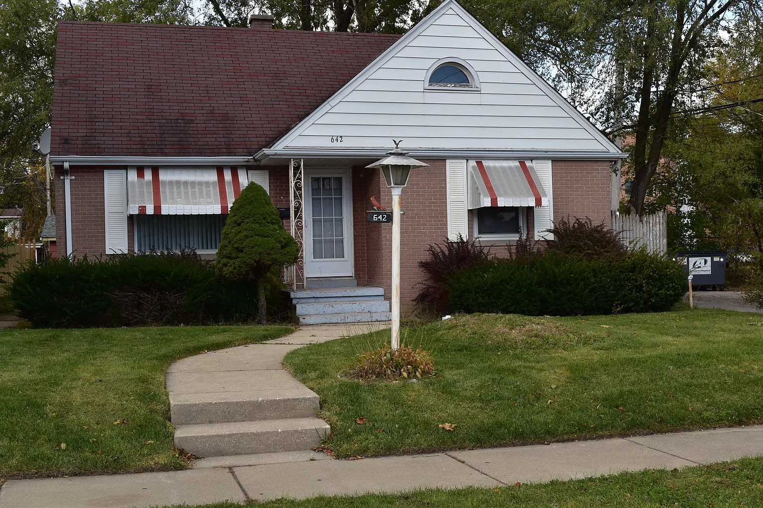 642 Lorraine Ave photo 1