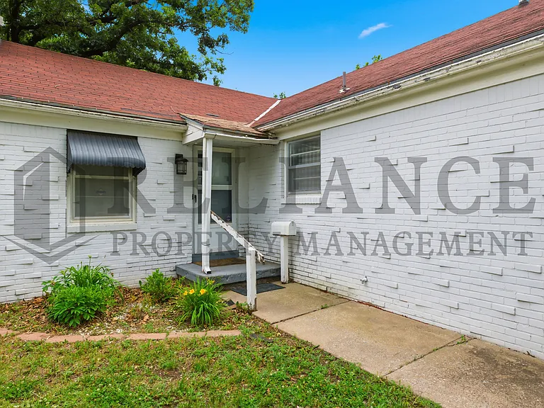 1458 N Old Manor Rd — Photo 2