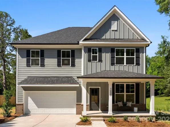 1227 Breezewood Dr, Charlotte, NC 28262