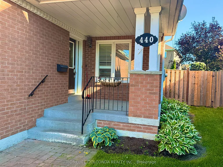 440 Seneca Ct — Photo 2