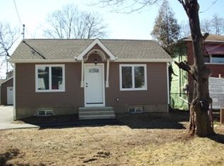 10 3rd St, Westbury, NY 11590