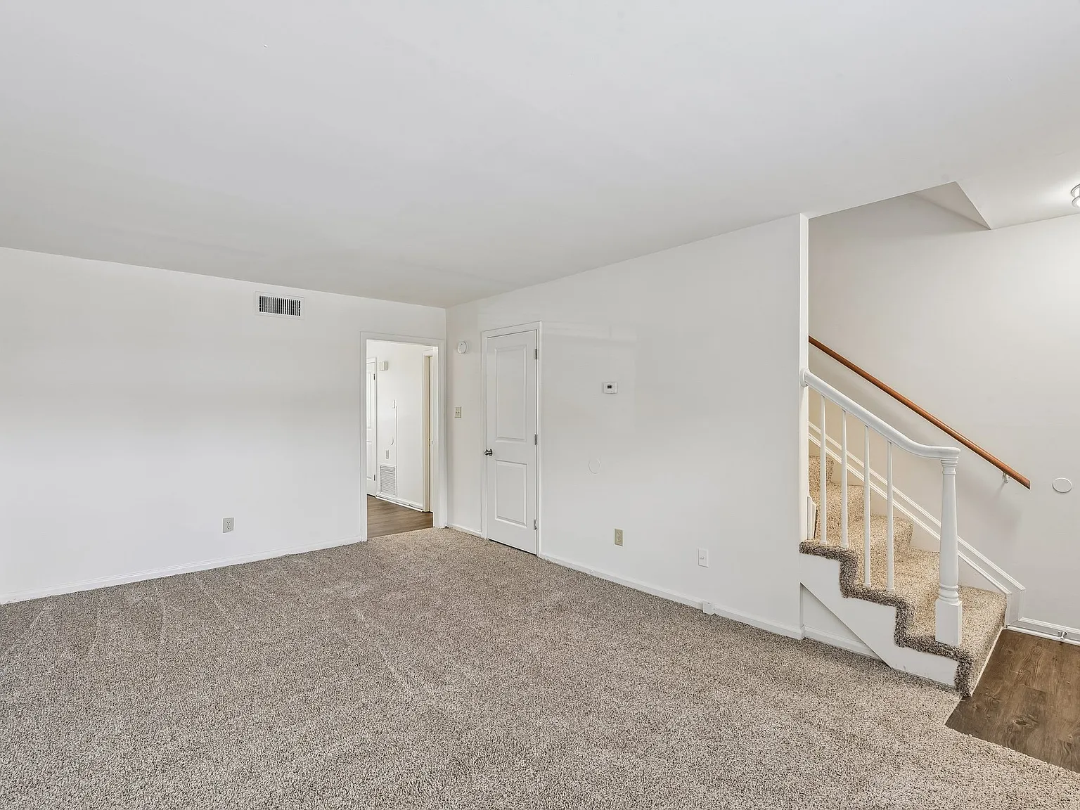 Carriage House — Photo 3