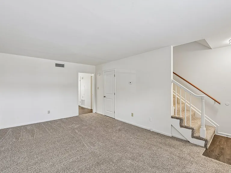 Carriage House — Photo 3