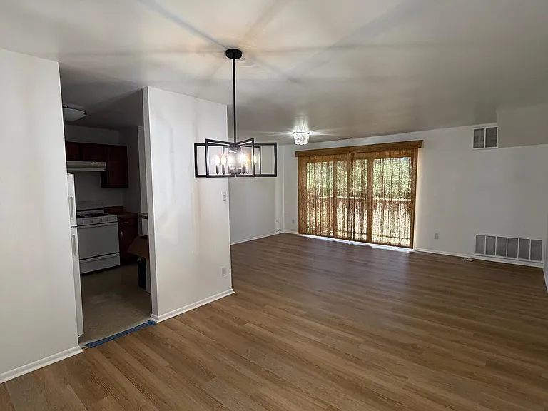 716 Woodhollow Dr — Photo 5
