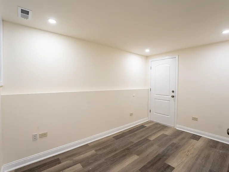 3331 S Wallace St #BASEMENT — Photo 8