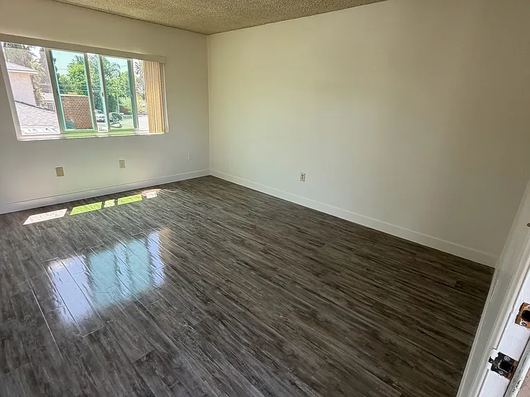 318 W Artesia St #6 — Photo 4