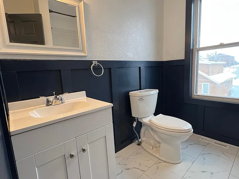 586 Arlington St — Photo 10