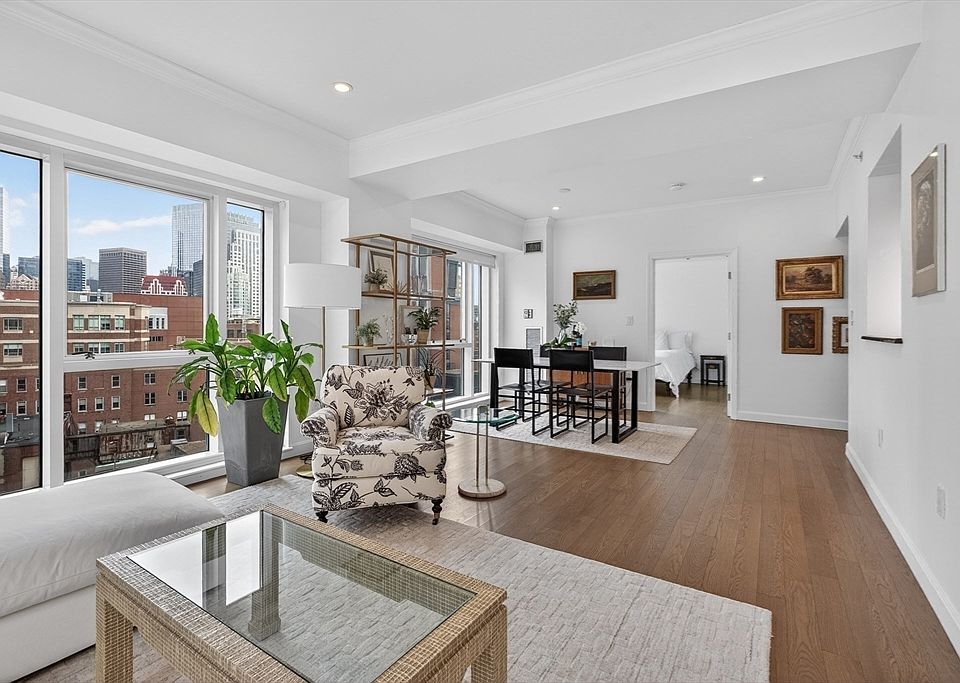 1st image of 1 Nassau St Unit 1001