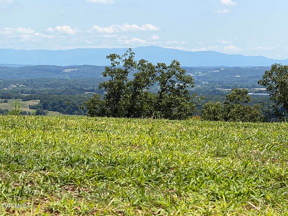 5th image of 450 Stone Mountain Rd