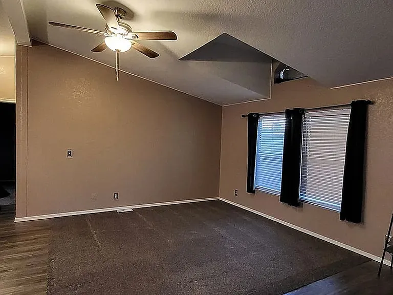 90 Thunderbird Ave — Photo 2