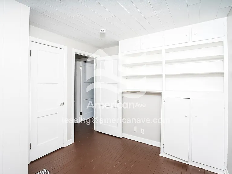 1326598_009_bedroom_10.jpg